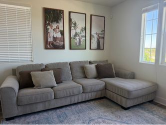 🛋️ Large Ashley Modern Sectional Sofa with Chaise – Excellent Condition