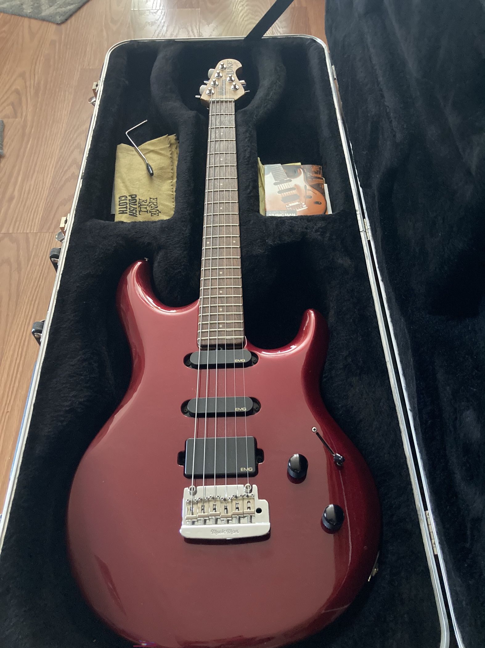 Ernie Ball Music Man Steve Lukather Luke Model II