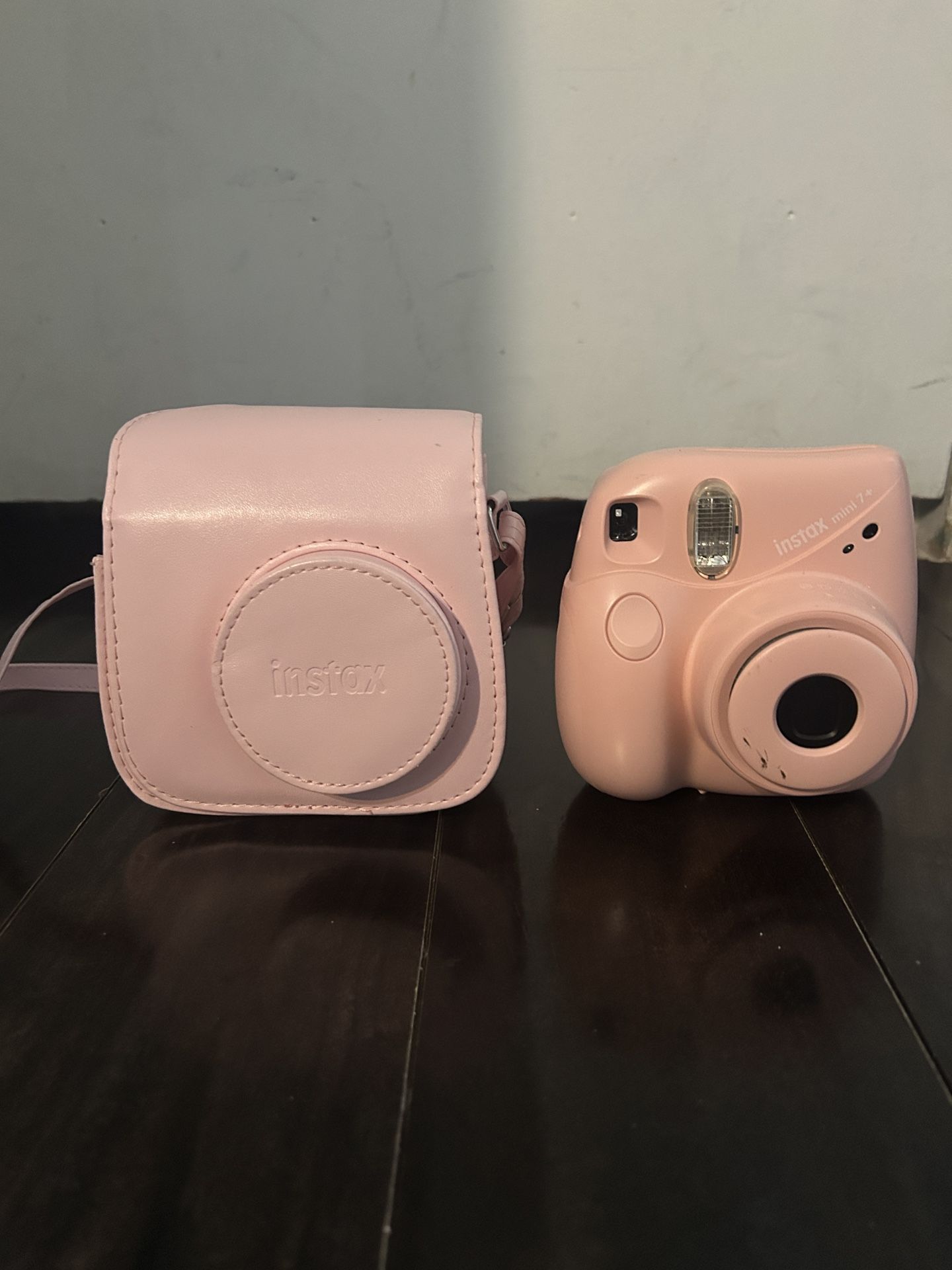 Fujifilm Instax Mini 7+ Camera (with bag)