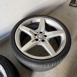 3 wheels mercedes 2015 SL550 R231 19 Inch Staggered  2 back 1 front / repaired needed
