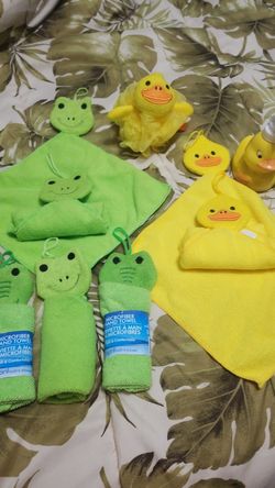 9 pc. Kids Bath time Ducks Frogs & Turtles Bathroom Set! Towels, washcloths, Loofah, Soap Pump