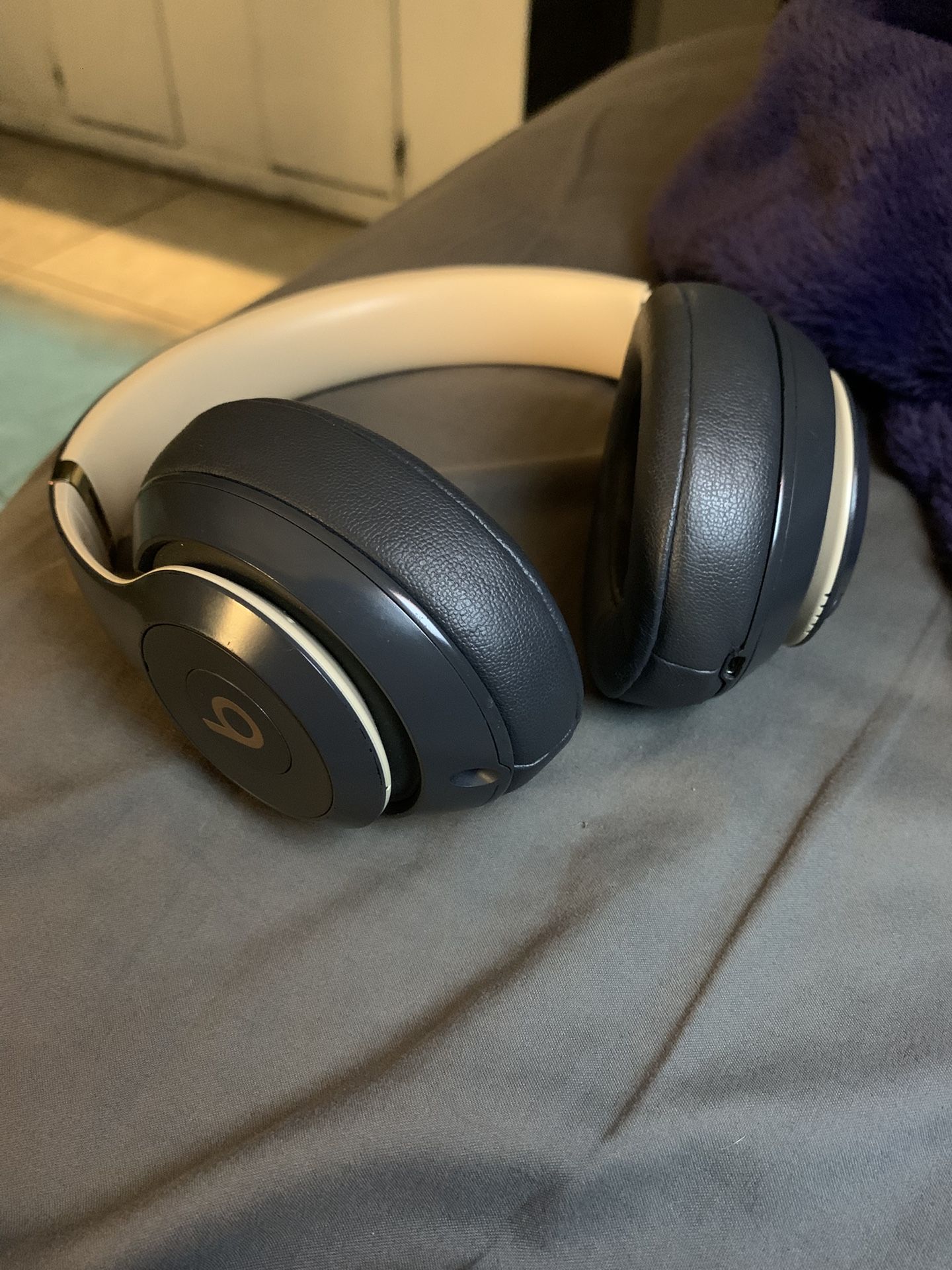 Studio 3 Beats Wireless Headphones Gray and Gold