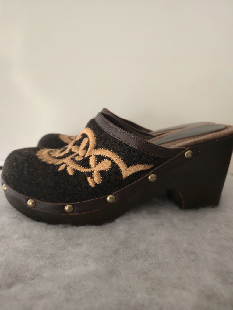 Bohemian wool metal stud, chunky heel clogs preloved size 10