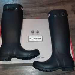 NEW WOMENS SIZE 8 HUNTER TALL BLACK RUBBER RAIN BOOTS