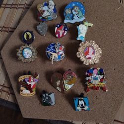 Disney Pins ( 14 Pins)