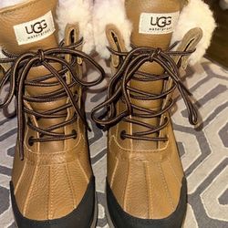 Size 6 Ugg Adirondack III Never Worn