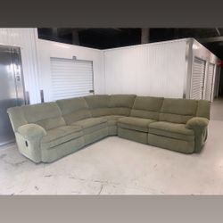 Comfy Sectional  Recliner Couch