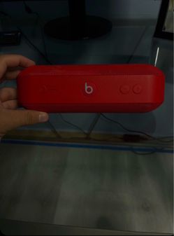 Beats pill + speaker