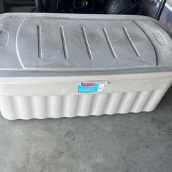 Rubbermaid storage bin  50gal