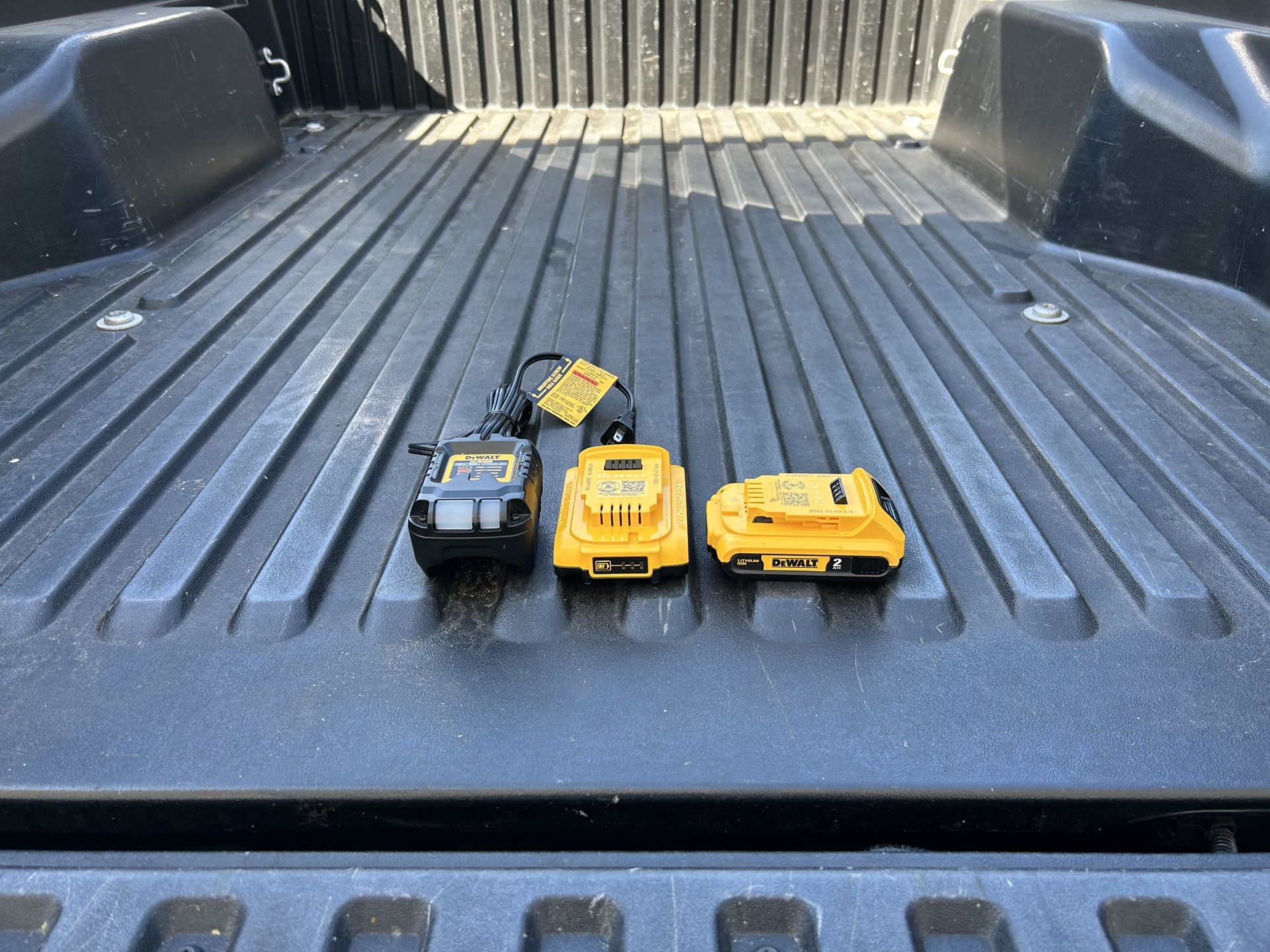 DEWALT 20V MAX Lithium-Ion (2) 2.0Ah Batteries with 12V to 20V MAX Charger