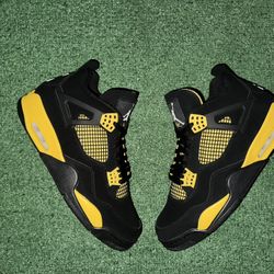 Jordan 4 “Thunder” Size 11