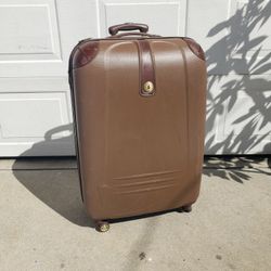 Large Suitcase On 4 Wheels 