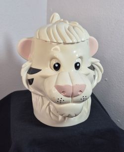 Vtg.  Ringling Bros. Barnum & Bailey Circus Souvenir Hinged Plastic Tiger Mug