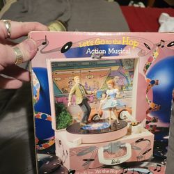 BARBIE ACTION MUSIC BOX 