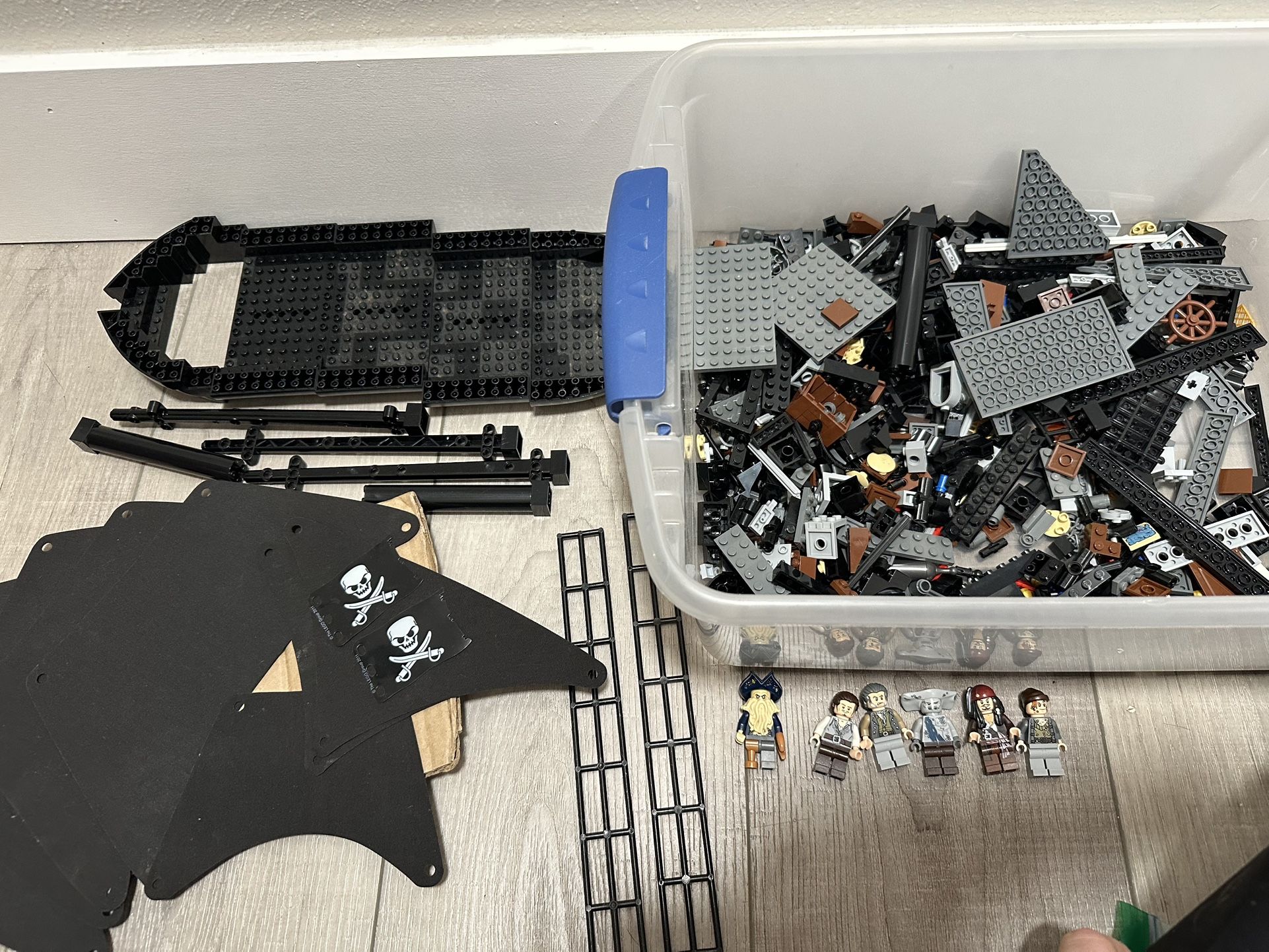 4184 Lego Pirates of the Caribbean The Black Pearl Complete Used Set