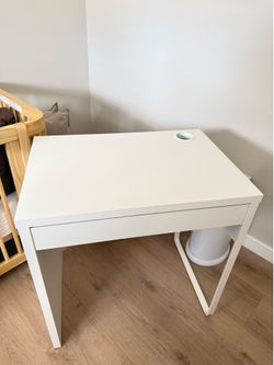 Desk/make-up vanity