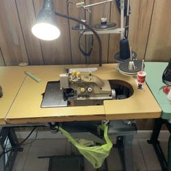 Máquina De Overlock De 5 Hilos 