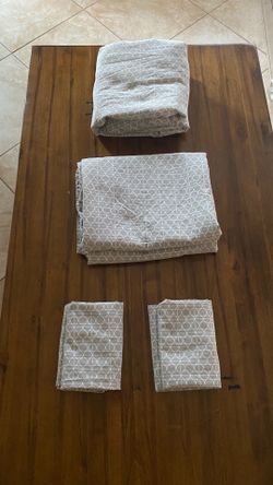 Queen Bedsheets and Pillow cases