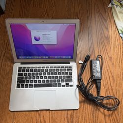 MacBook Air 13” 2017/8GB RAM/256GB SSD/Good Battery/Fully Functional/Charger