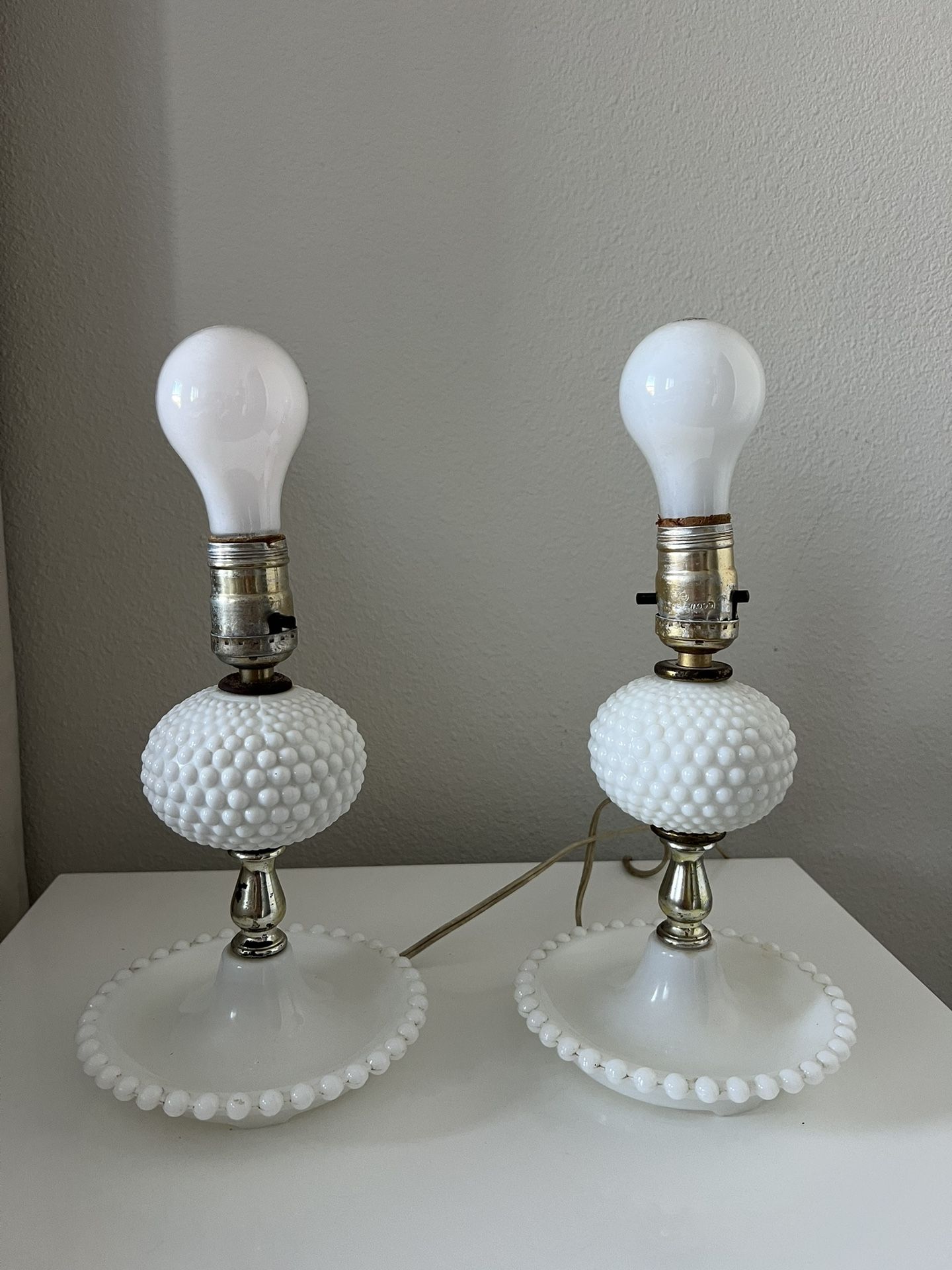 VTG Set 2 Milk Glass Hobnail Table Lamps W/Jewelry Trays 9.5” Electric