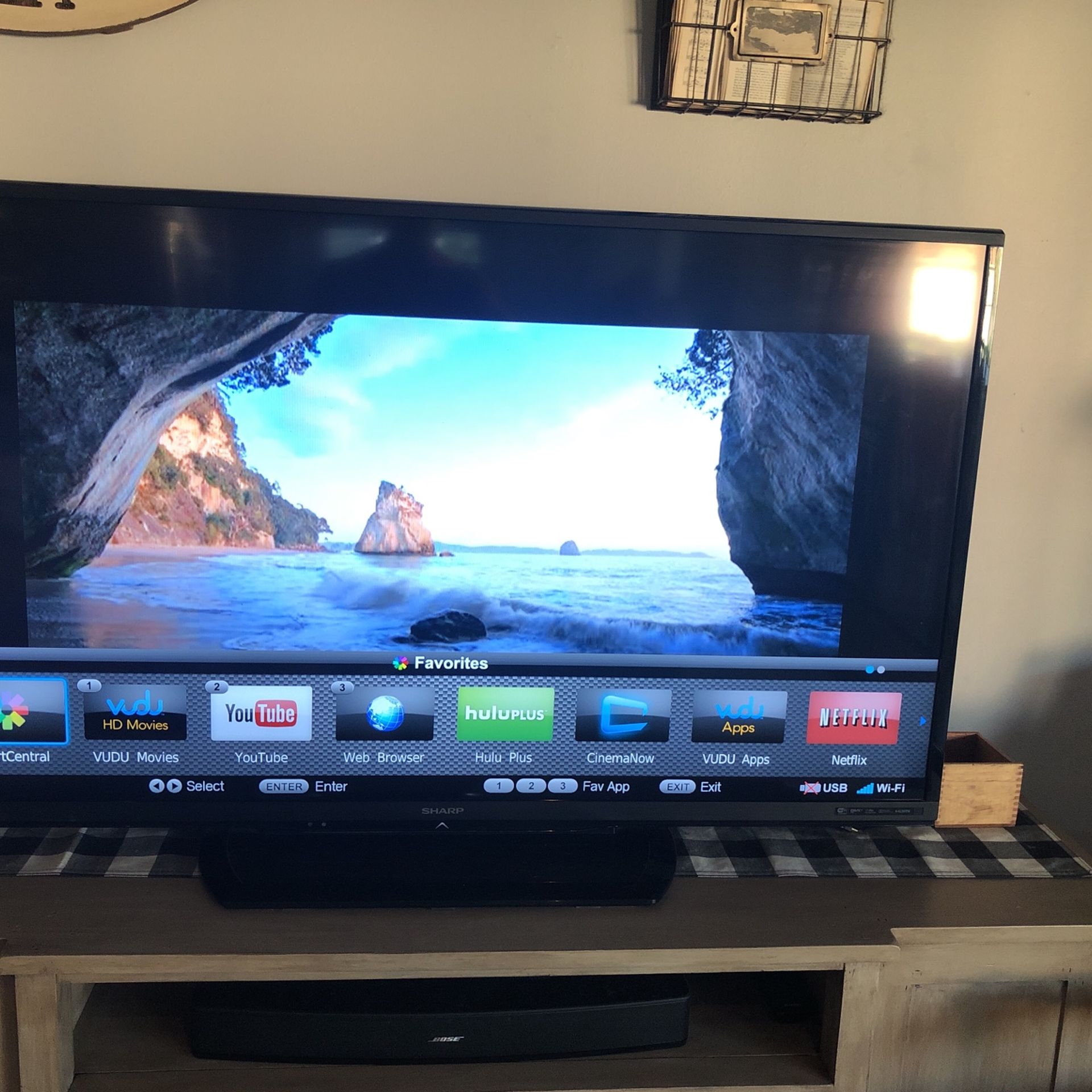 Sharp Aquos 60 Inch LED Smart Wifi TV for Sale in Pompano Beach, FL 
