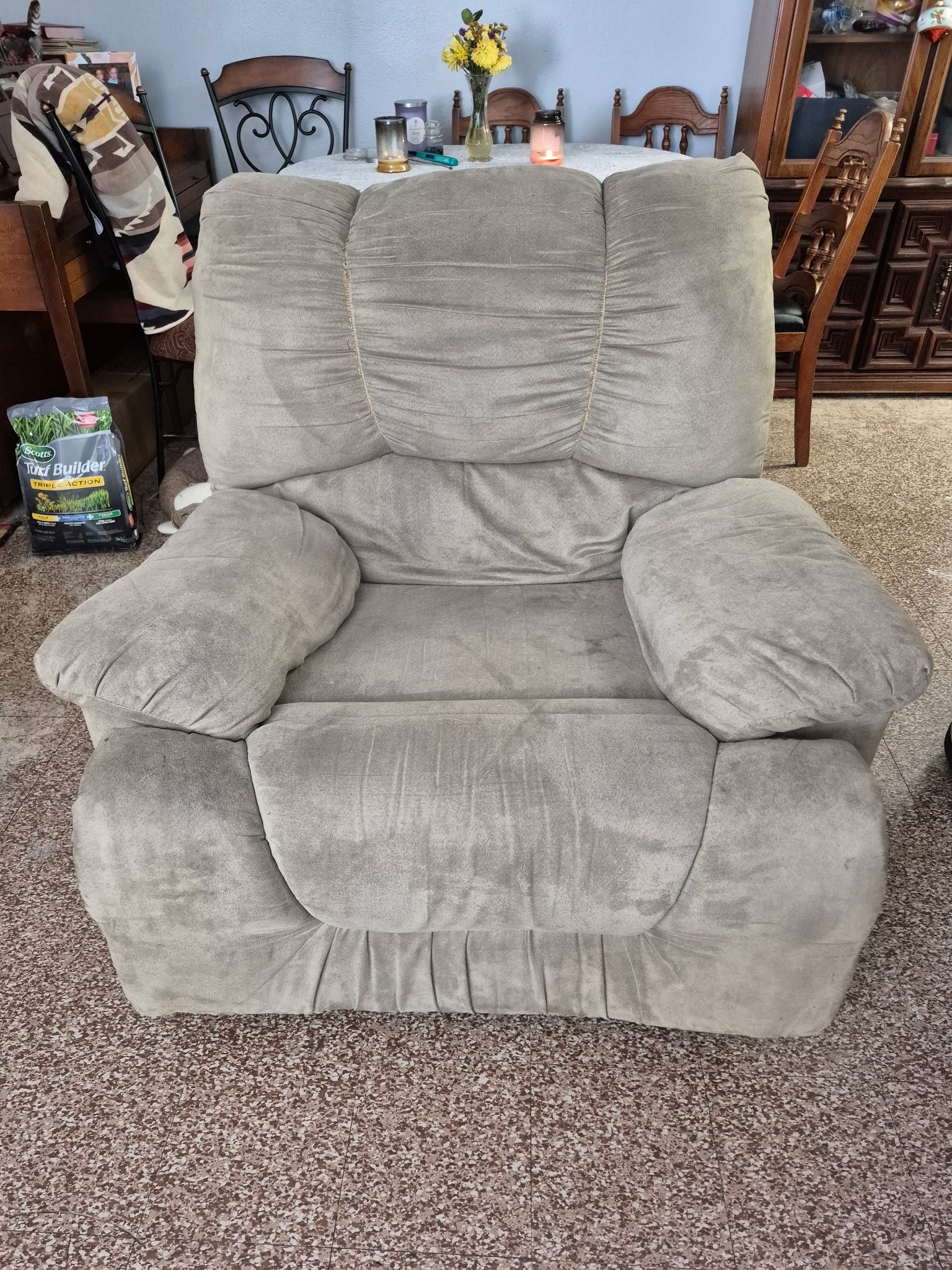 2 Reclining Chairs FREE