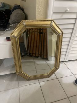 Gold Frame Accent Mirror 