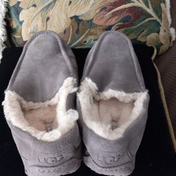 UGG Size 12 FOR MEN IN South Gate Ca.