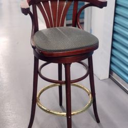 Thonet-style bentwood fan-back bar