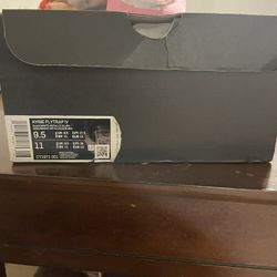 9.5 Kyrie Iv basketball shoes 