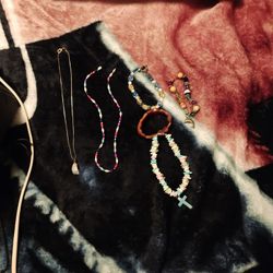2 NECKLACES AND 1 ANKLET AND 3 BRACELETS 