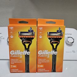 2 Gillette Razors