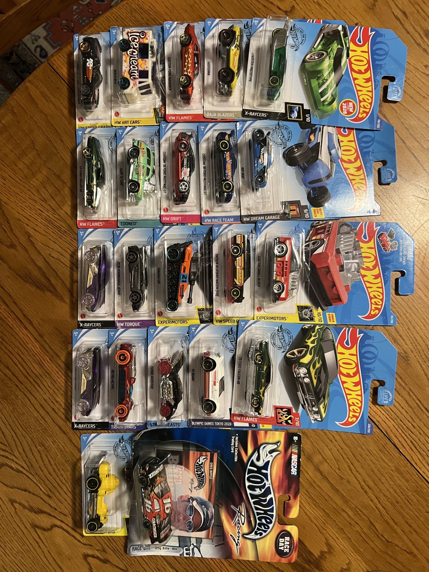 21 Hot wheels New In Package