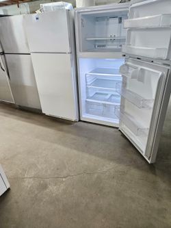 Huge Liquidation Sale Warehouse Full Of Nice Lightly Used Refurbished Reconditioned Certified Refrigerators Washer Dryer Stove Oven Stackable Free War