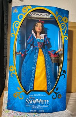 NIB!  Snow White DISNEY Collector Doll - Limited Edition of 3900 - 16" inches (2025) .. Comes W/COA