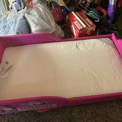Minnie Mouse Toddler Bed