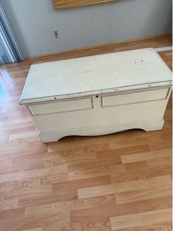 CEDAR CHEST