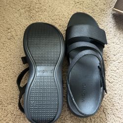 Vionic sandals new size 8M