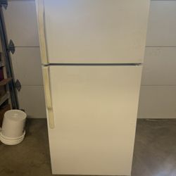 GE Refrigerator