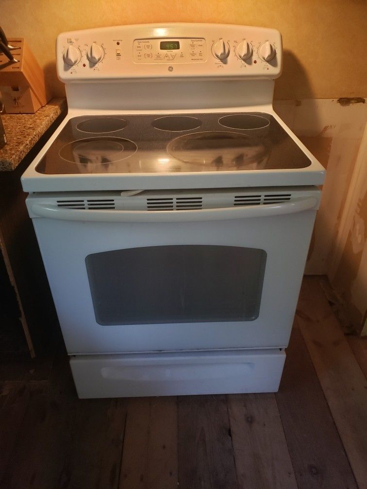 GE Flattop Convection Stove