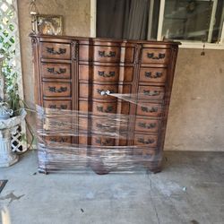 Very nice dresser