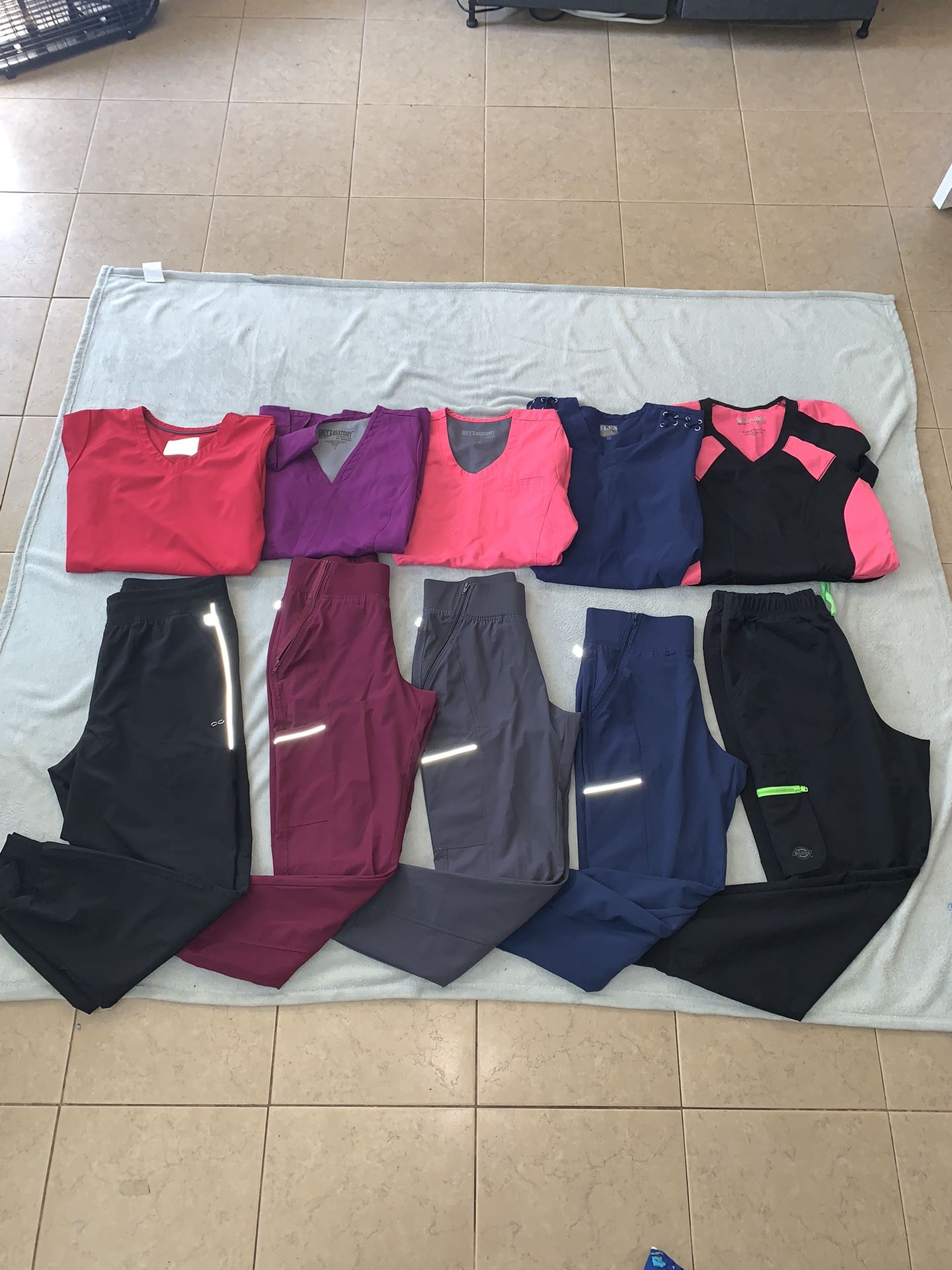 Greys Anatomy, Dickies, Cherokee, Landau Scrub Tops and Jogger pants! Size small