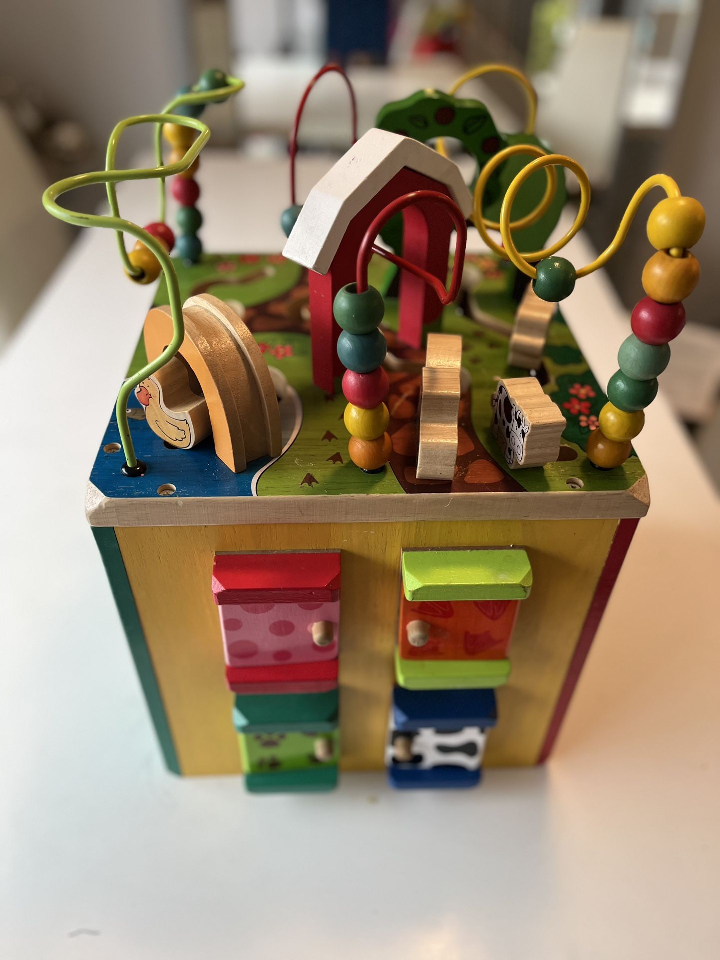 Battat – Wooden Activity Cube – Discover Farm Animals Activity Center for Kids 1 year +, Standard