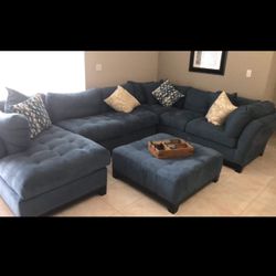 Sectional/couch/chaise/sofa/ottoman