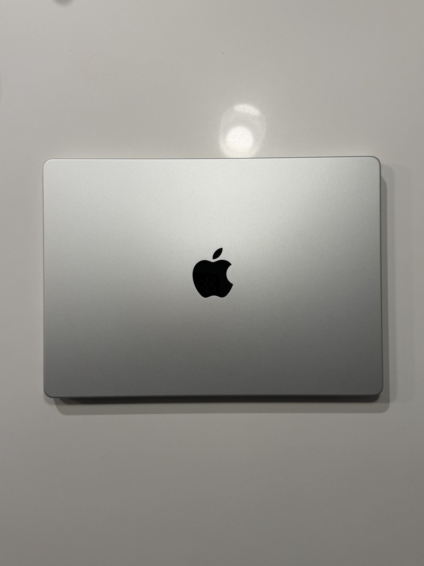 14" MacBook Pro (M1 Pro, 16GB/512GB) – Space Gray 💻