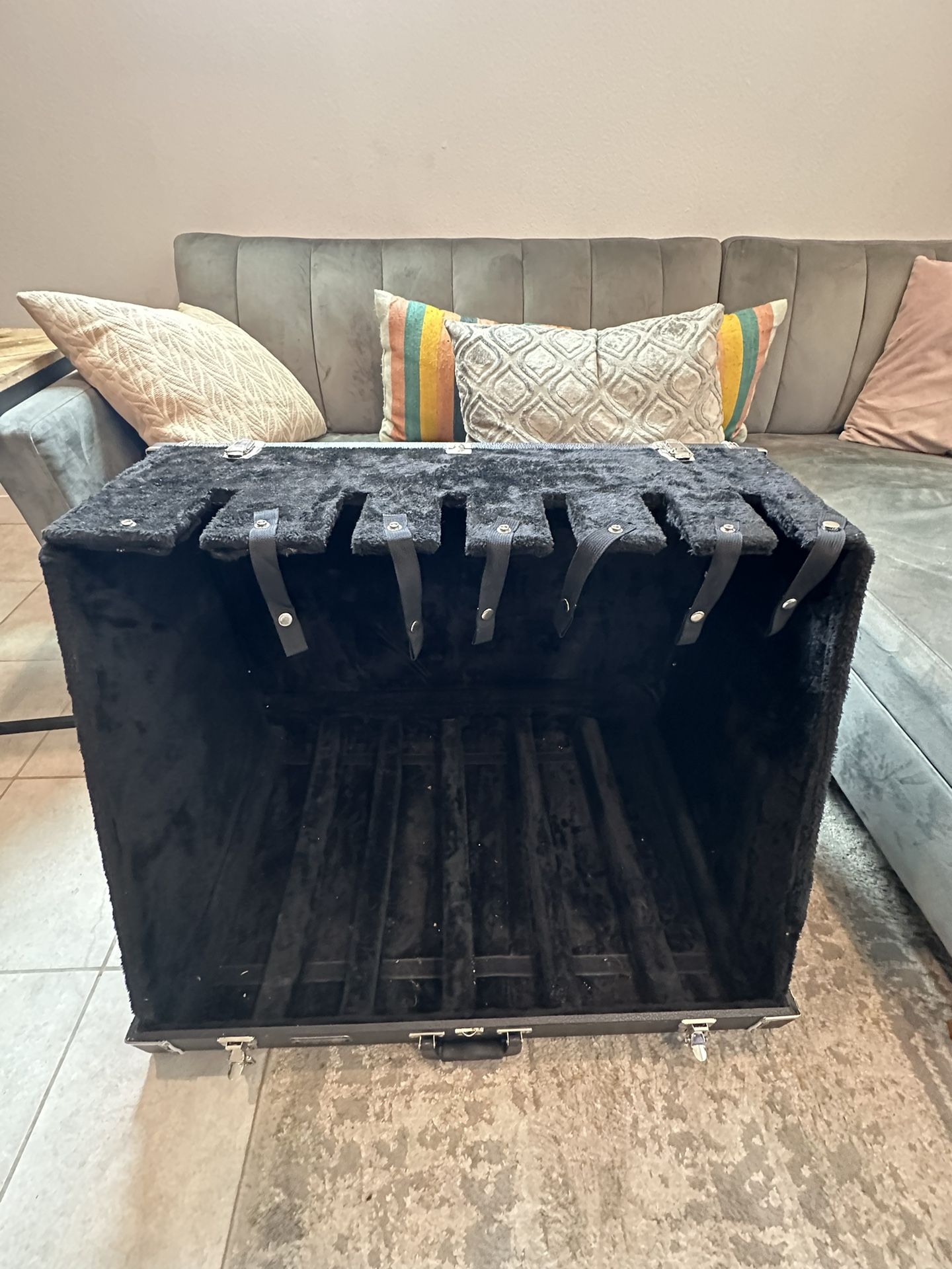 Road Runner RRGS6 6-Guitar Stand Case Black Tolex