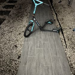 Razor Deltawing Scooter Black/ Mint green size