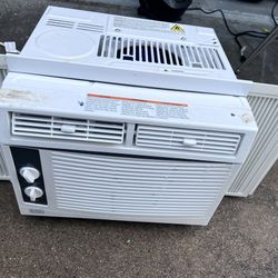 BLACK+DECKER BWAC05MWTB 5000 BTU Window Air Conditioner, White