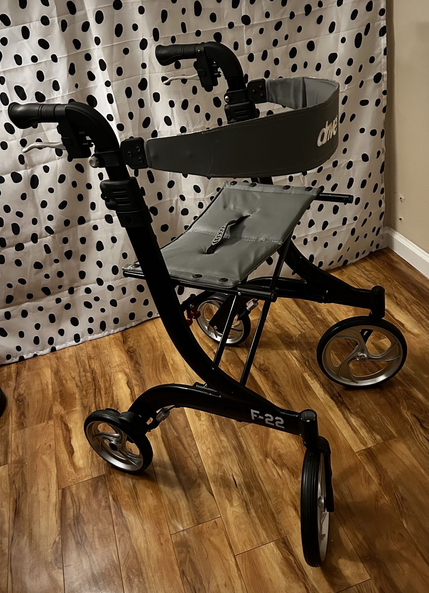 Drive F-22 Rollator With Seat 