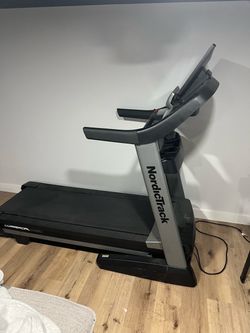 Nordic track treadmill great condition